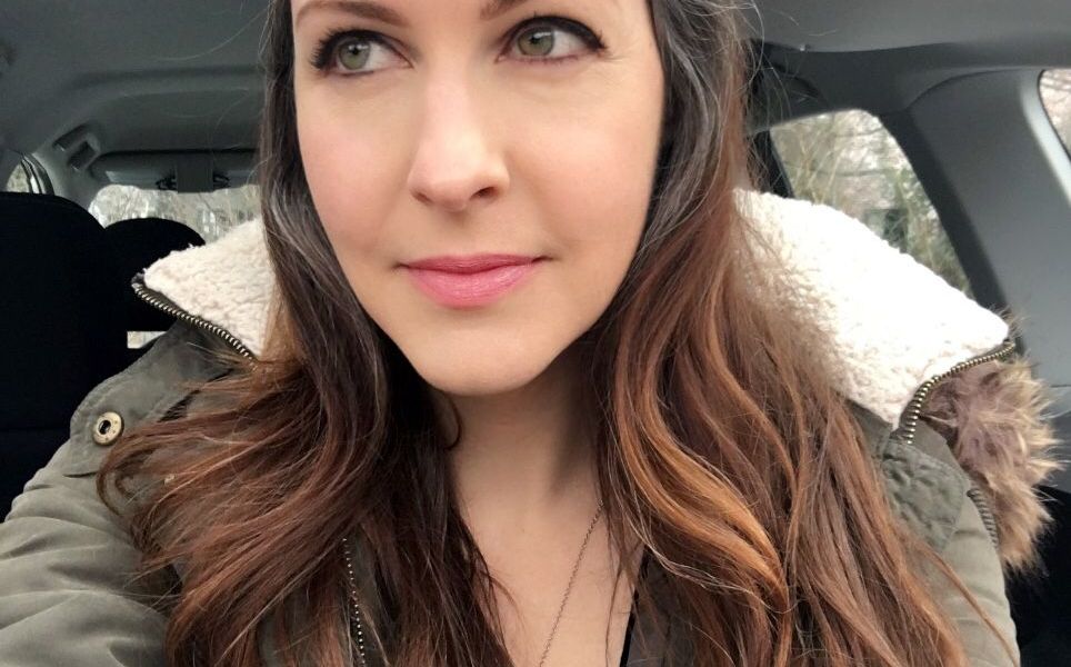Rich Canadian Sugar Mummy Victoria Want To Chat With You – Please Come Online