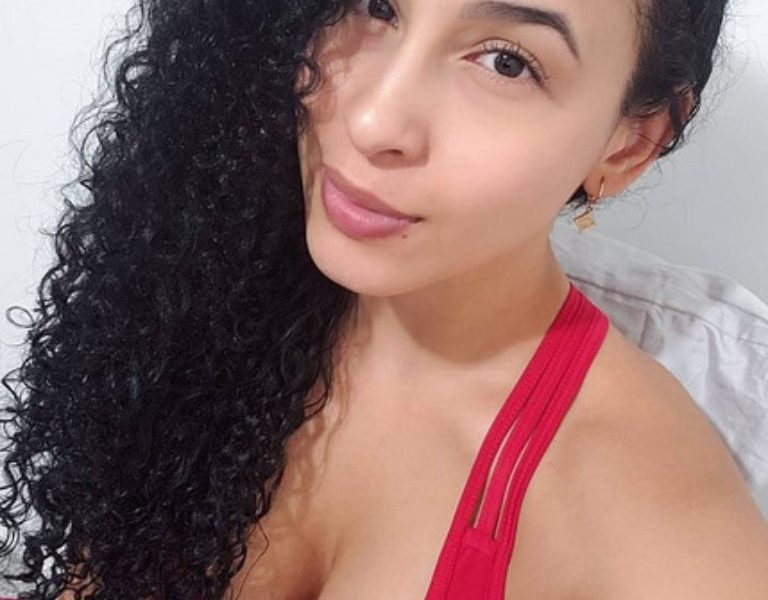 This Young Sugar Mummy In Dubai Is Interested In You – Chat With Her On WhatsApp