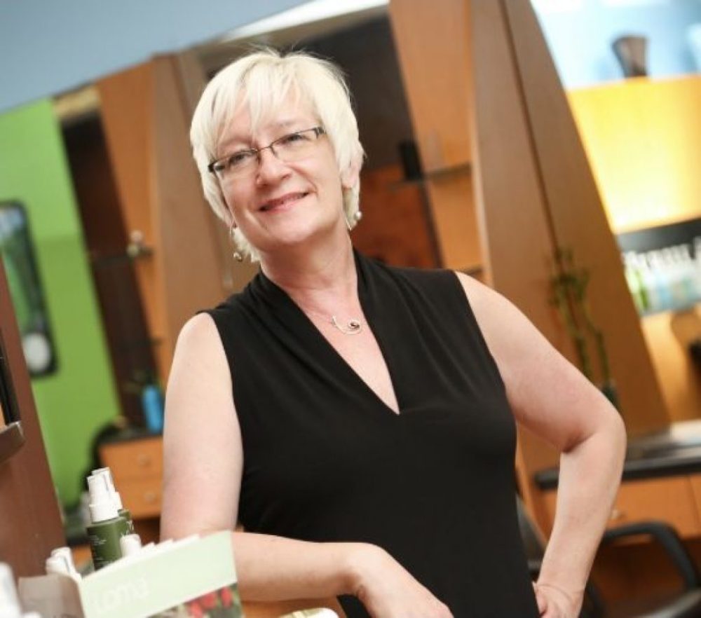 UK Rich Sugar Mummy Just Drop Her Phone Number