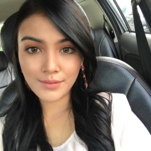 Very Rich Sugar Mummy In Dubai Wants To Spend Lavishly On You