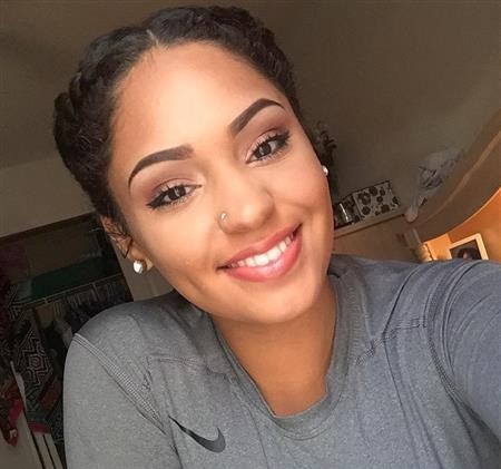Rich Sugar Mummy In California, USA Wants To Meet You For Dating - Accept Her Now